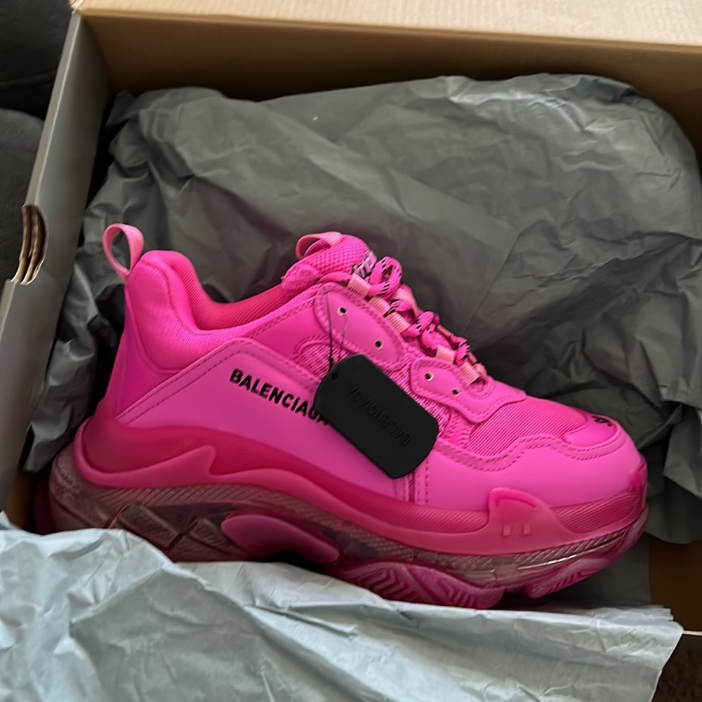 Balenciaga triple s size 38